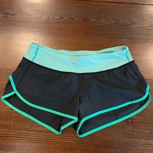 Lululemon Speed Shorts 2.5” black/green wee stripe